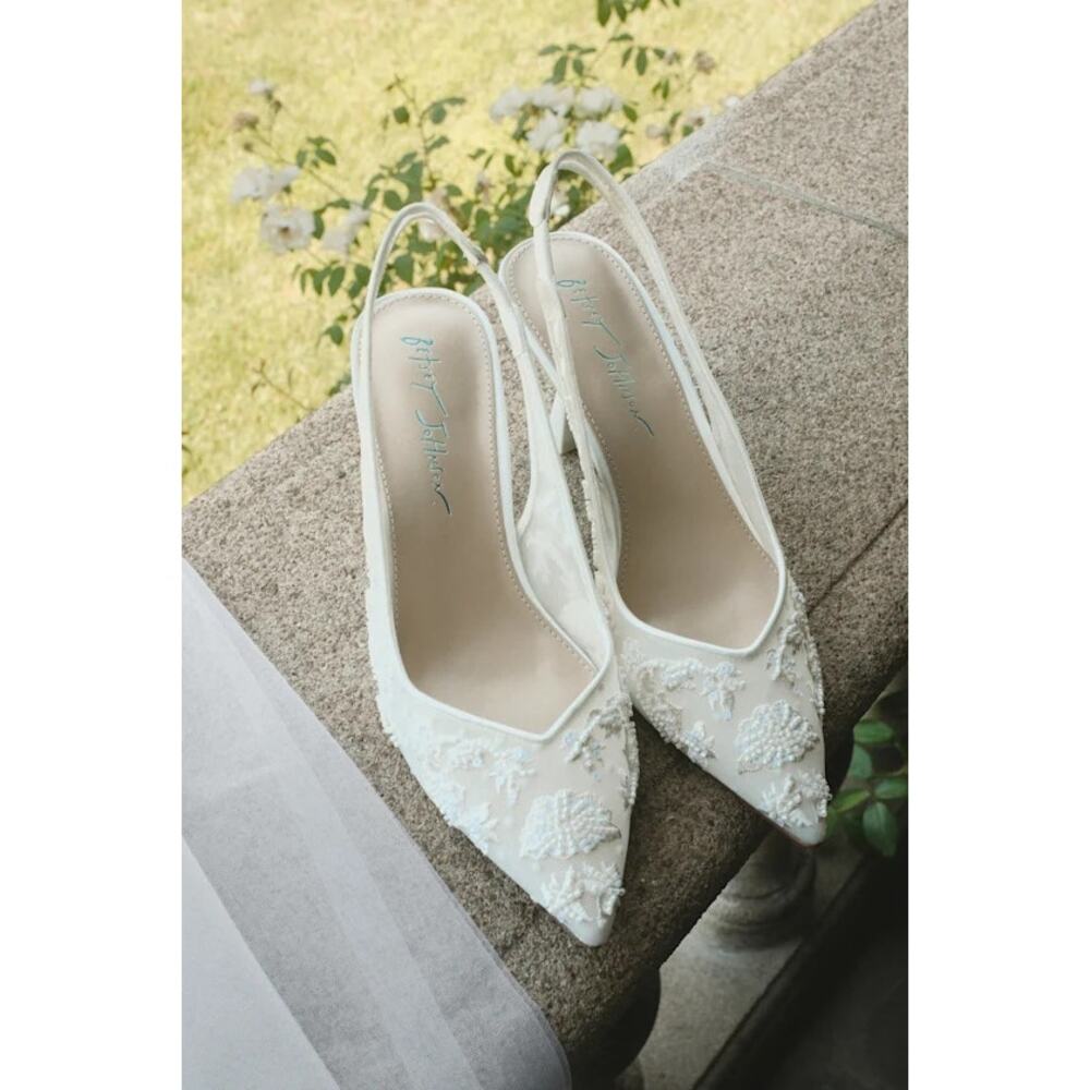 NWOT Betsey Johnson Nikki Ivory Beaded Embroidered Slingback Pumps 8 - Picture 3 of 4